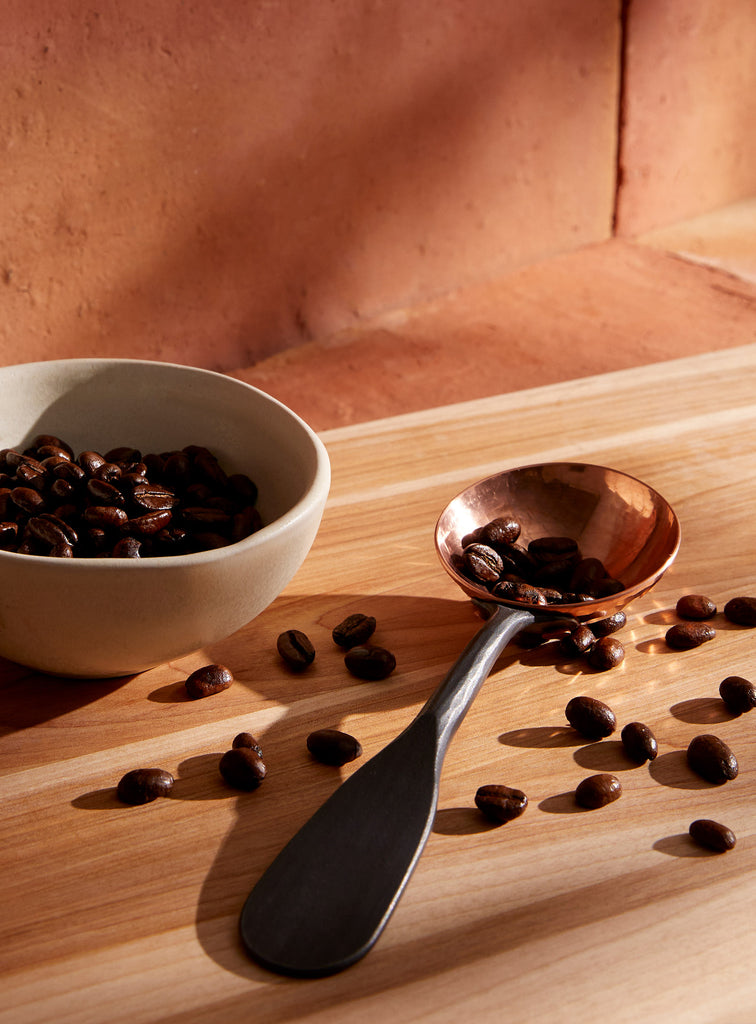 Cuillère à café en acier inoxydable forgé et cuivre – Strobus Forge